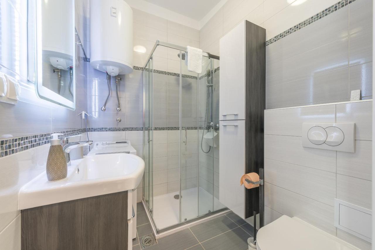 Windrose Apartments Вир Экстерьер фото